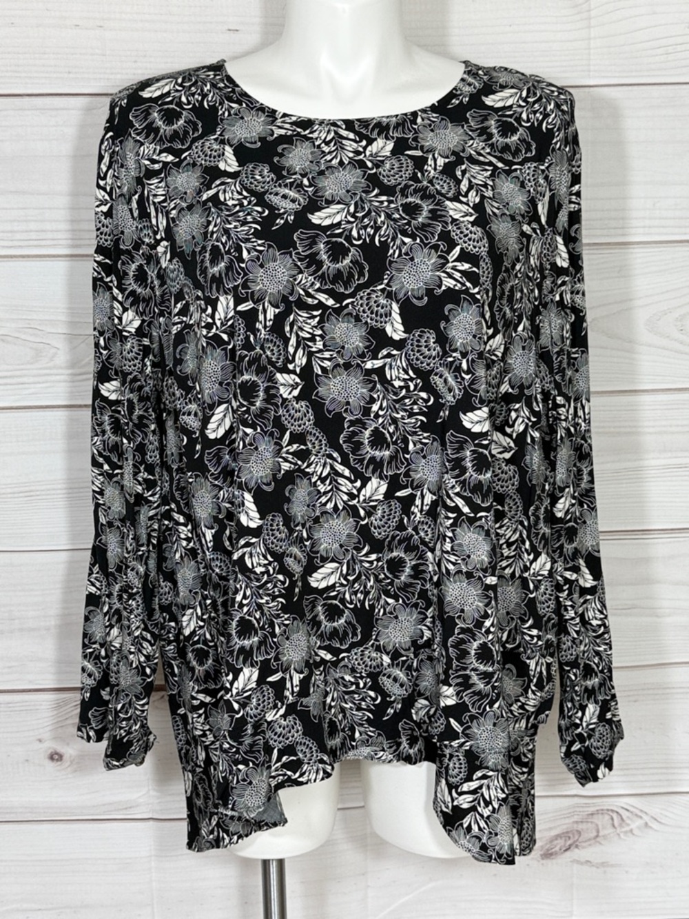 NWOT J. Jill Black & White Floral Long-Sleeve Ruffle Hem Top Size 4X